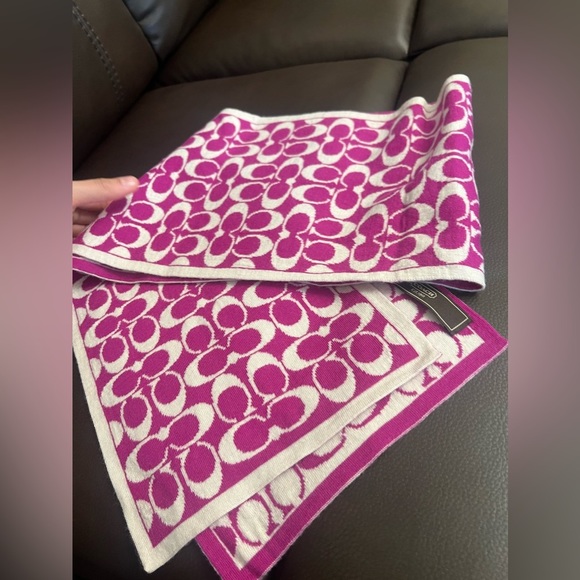 COACH purple pink and white C scarf coach brand cute winter scraft - Picture 7 of 8